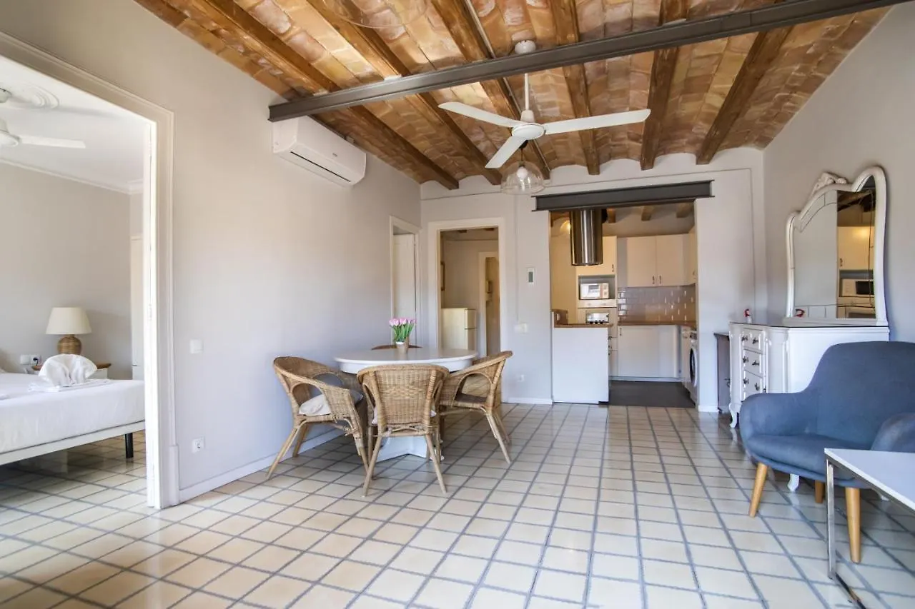 41Cob1019- Charming Rustic Apartment Barcelona Spain
