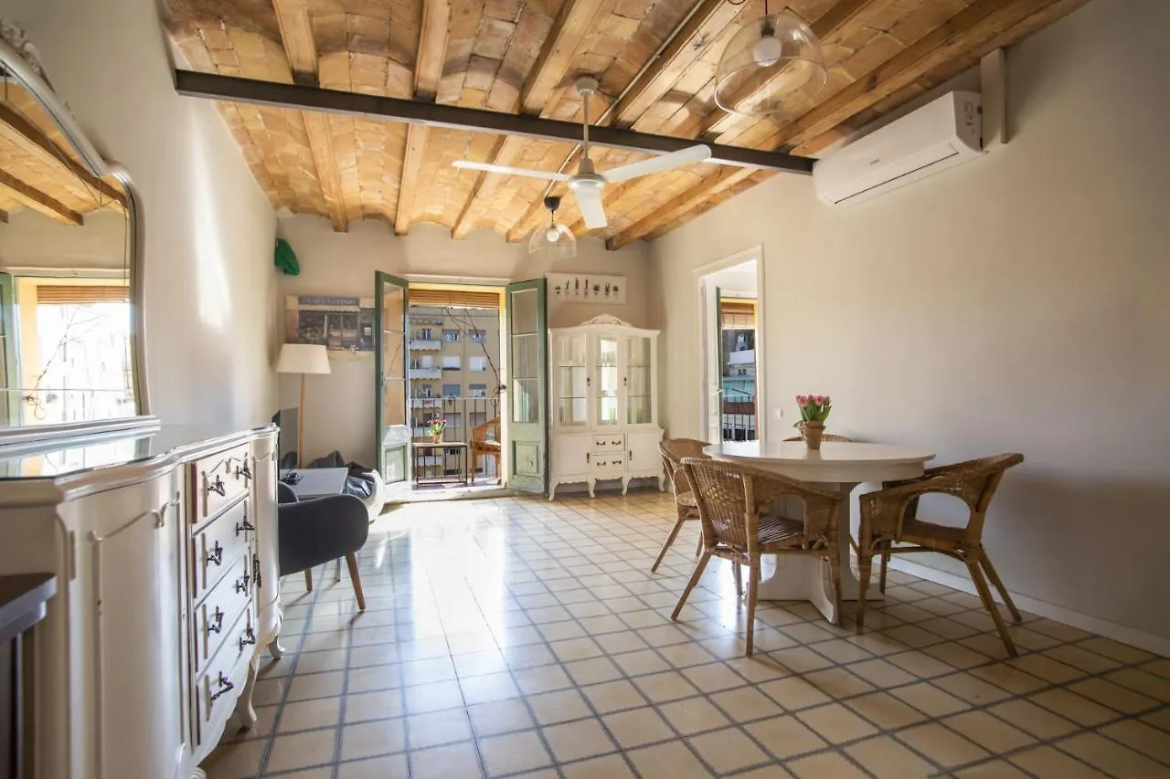 41Cob1019- Charming Rustic Apartment Barcelona